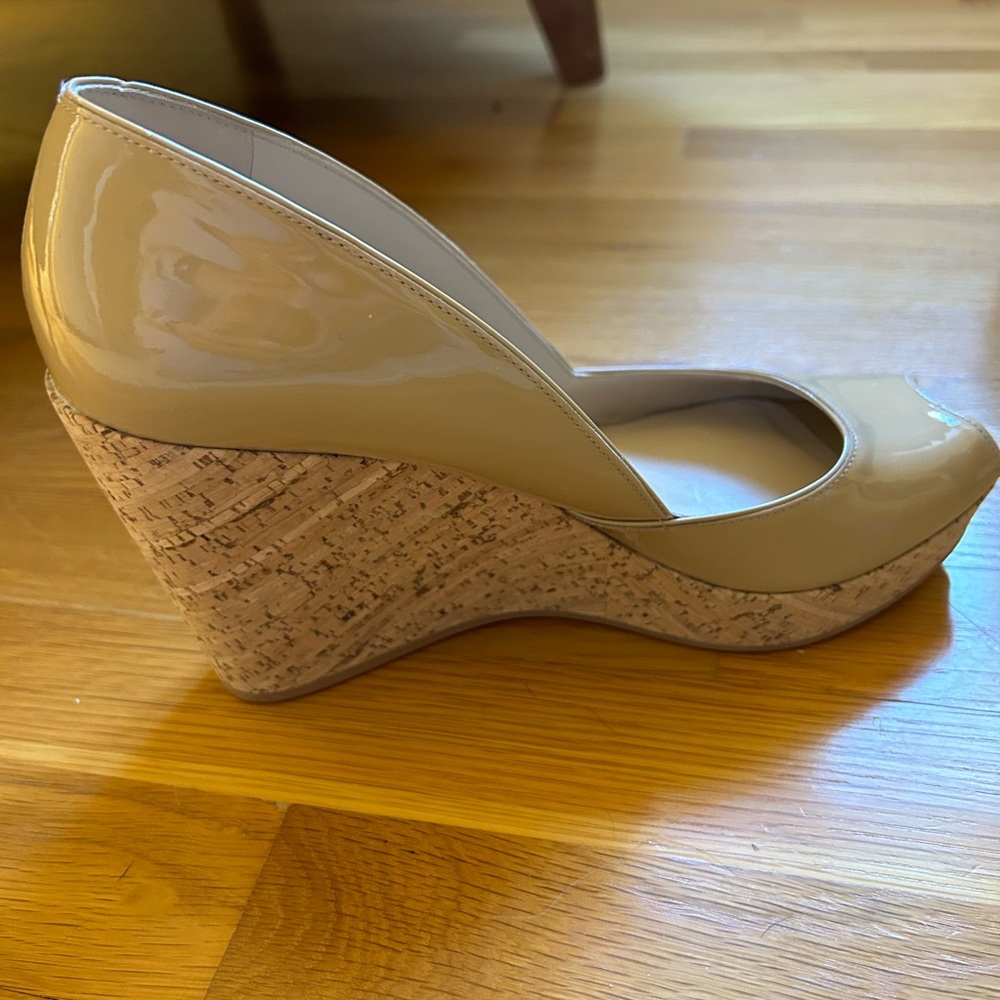 Via Spiga patent leather nude wedge w/cork heel
